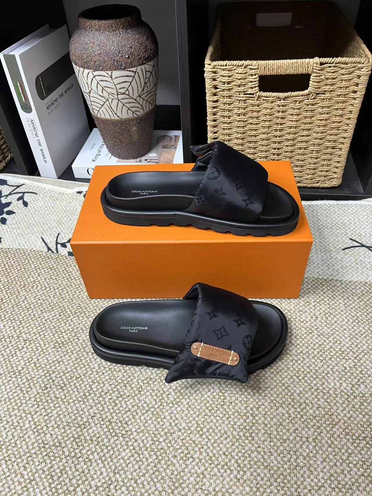 P340 yuan LV Louis Vuitton Full of high-end feel! A popular model among bloggers at home and abroad, it’s retro and fashionable, and looks stunning on your feet! Mainly recommended model on the official website★ ━━━━━ ЅᏇєєt ━━━━━ ▪️Upper: original calfskin ➕5D printing process ▪️Inner: imported mixed sheepskin ▪️Outsole: original molded foam outsole ▪️Size: Female 35-40 Men's 39-44 (women's 41 men's 45)